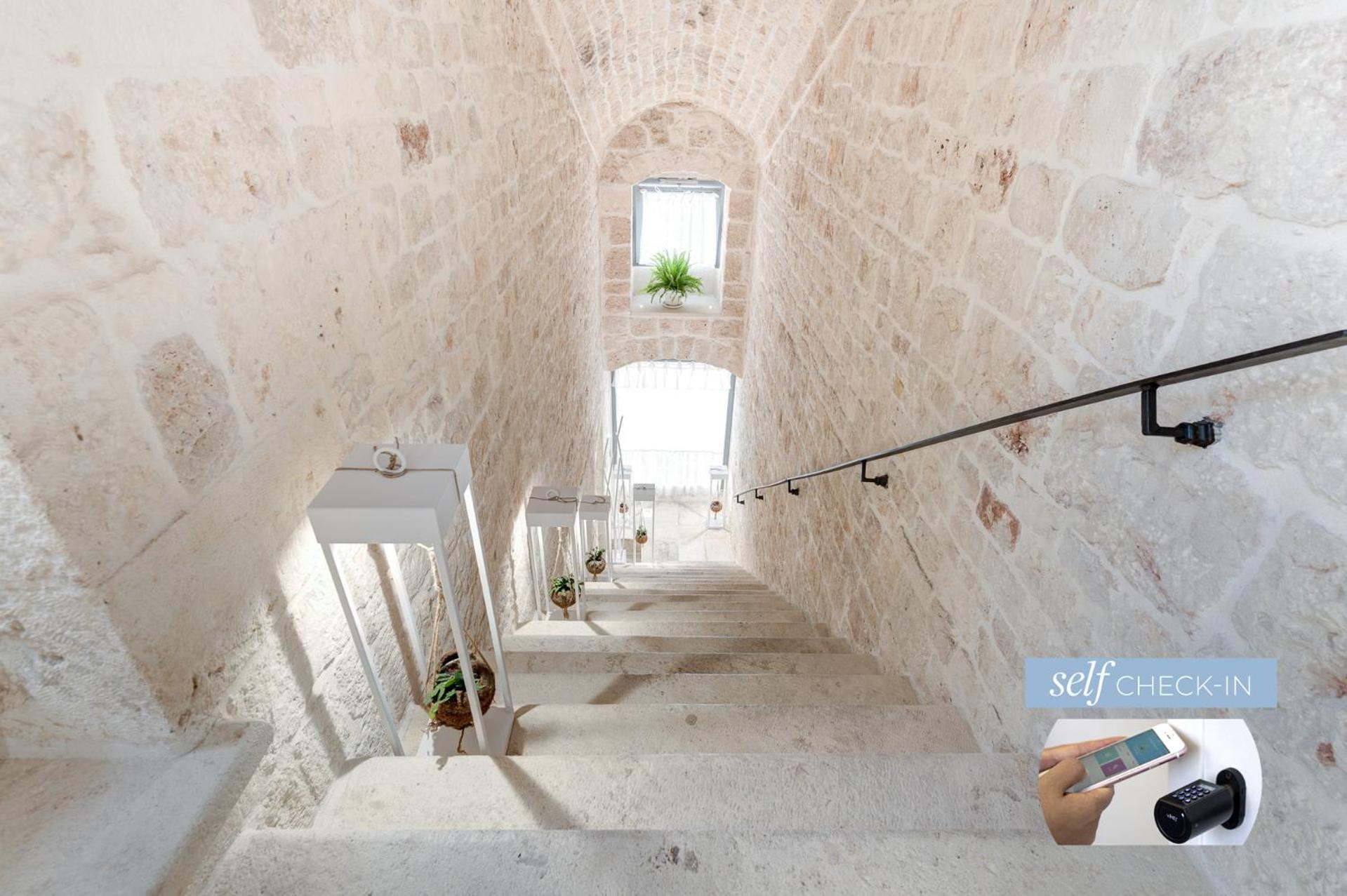 Vico Bianco Raro Smart Rooms Collection Ostuni Exterior foto